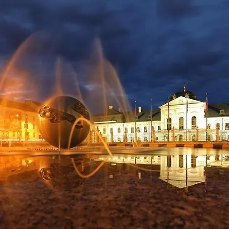 Anthony In Center * Bratysława