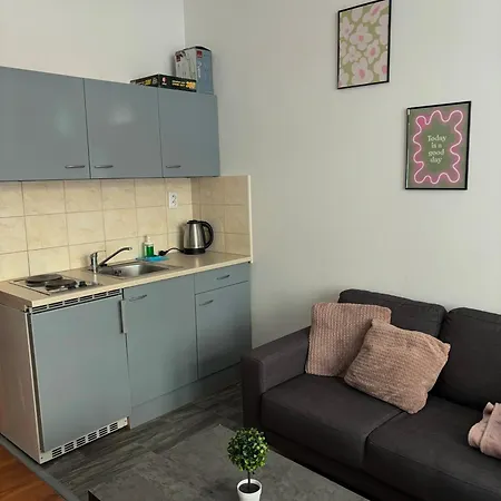 Anthony In Center * Bratysława